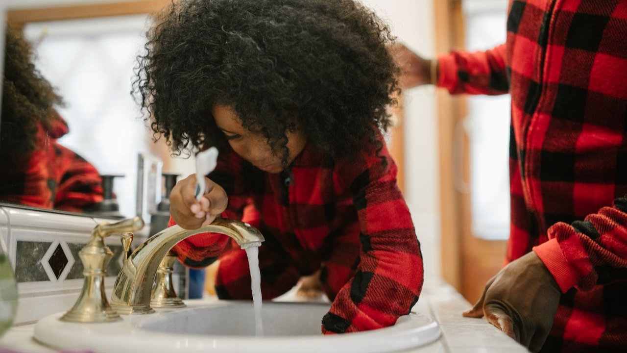 The Mouthwash Niche Nobody's Claimed Yet: Kids, Seniors, and Other Underserved Segments